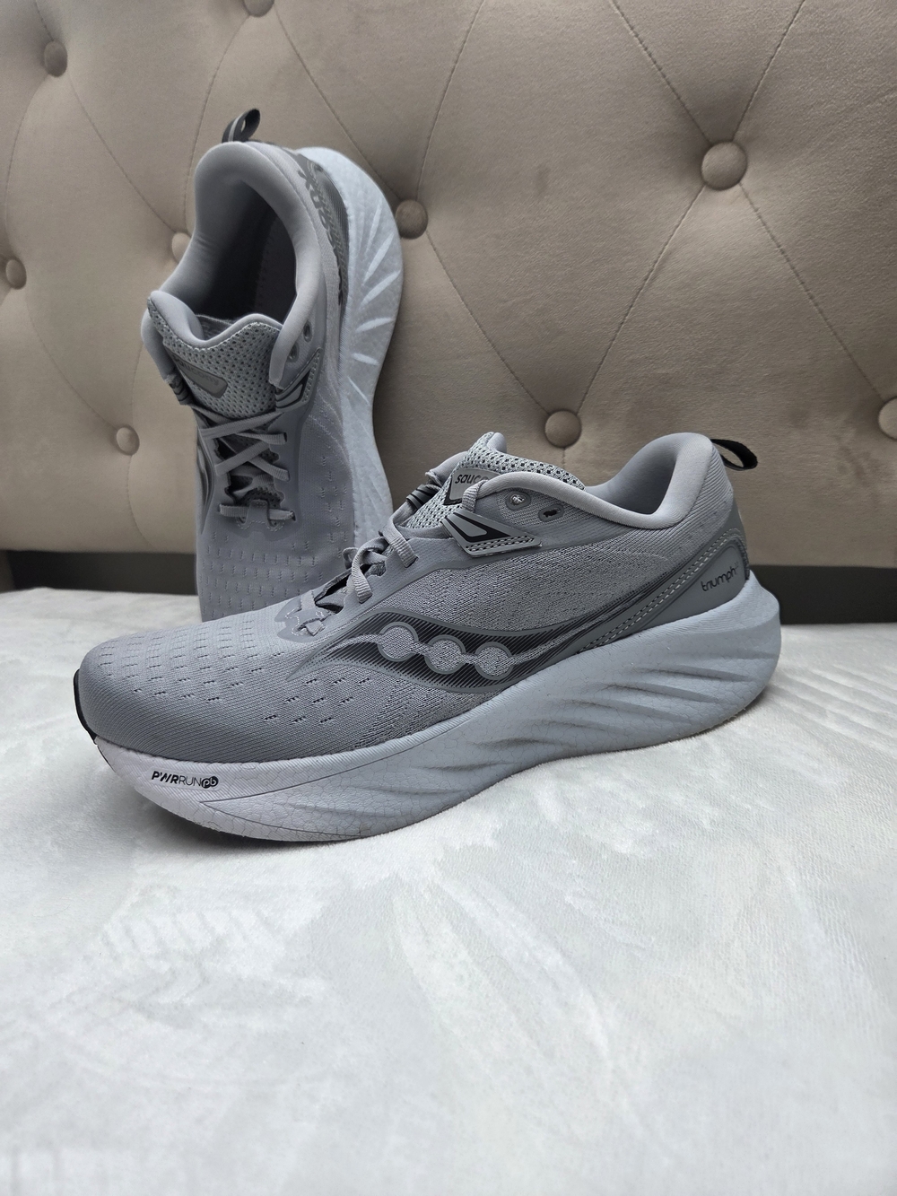 Saucony Triumph RFG Shadow Men's Size 10 Gray Running Shoes S20761-10